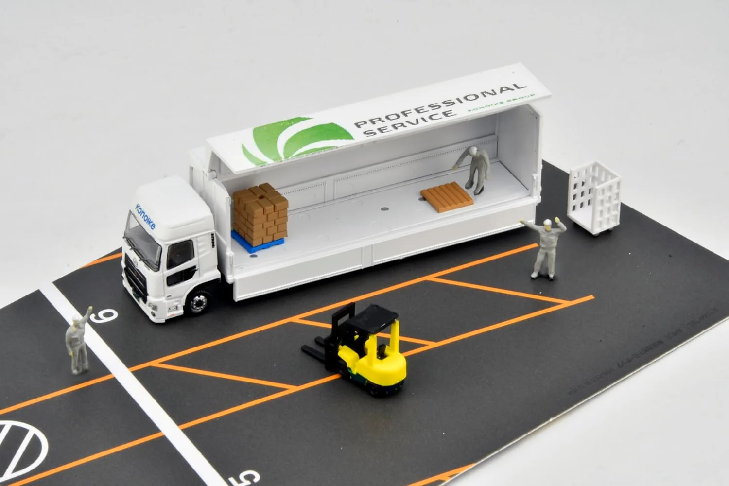 TOMYTEC Truck Collection Logistics Site Wing Van Set J Konoike Transport - Image 6