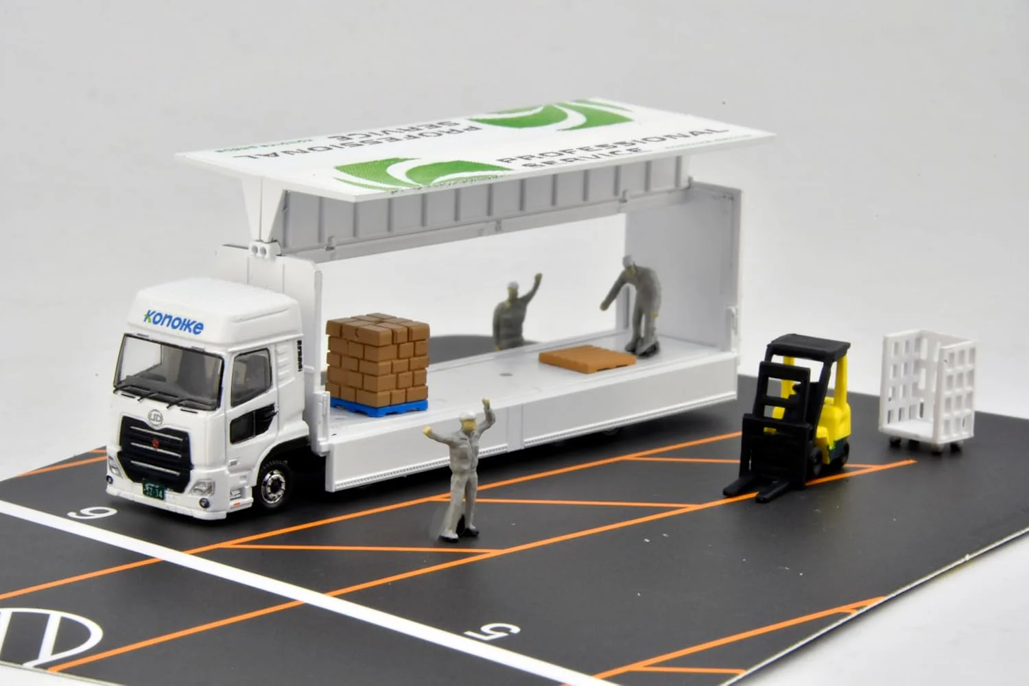 TOMYTEC Truck Collection Logistics Site Wing Van Set J Konoike Transport - Image 7