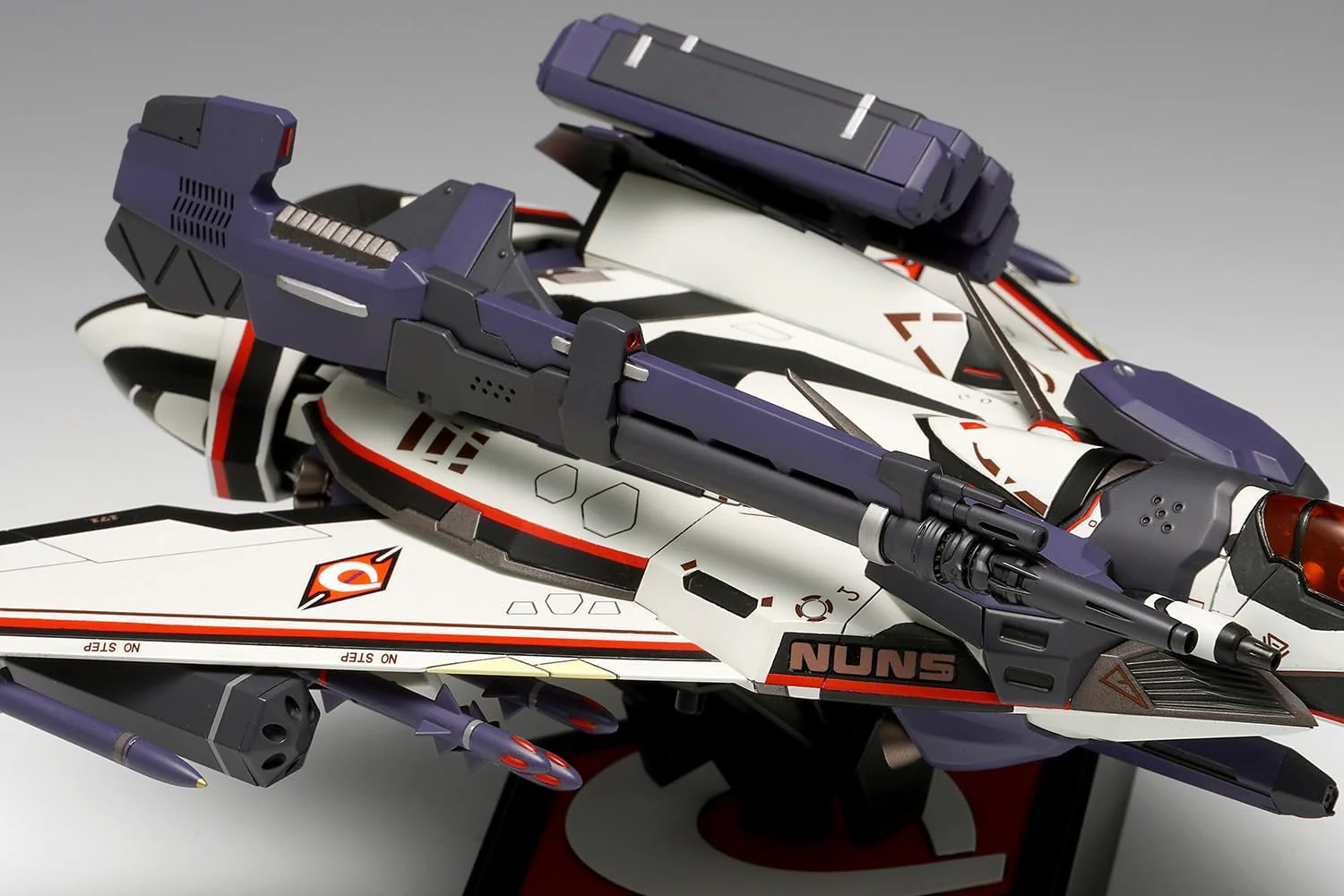 Wave MC076 1/72 Macross Frontier VF-171EX Armored Nightmare Plus Alto Machine - Image 8