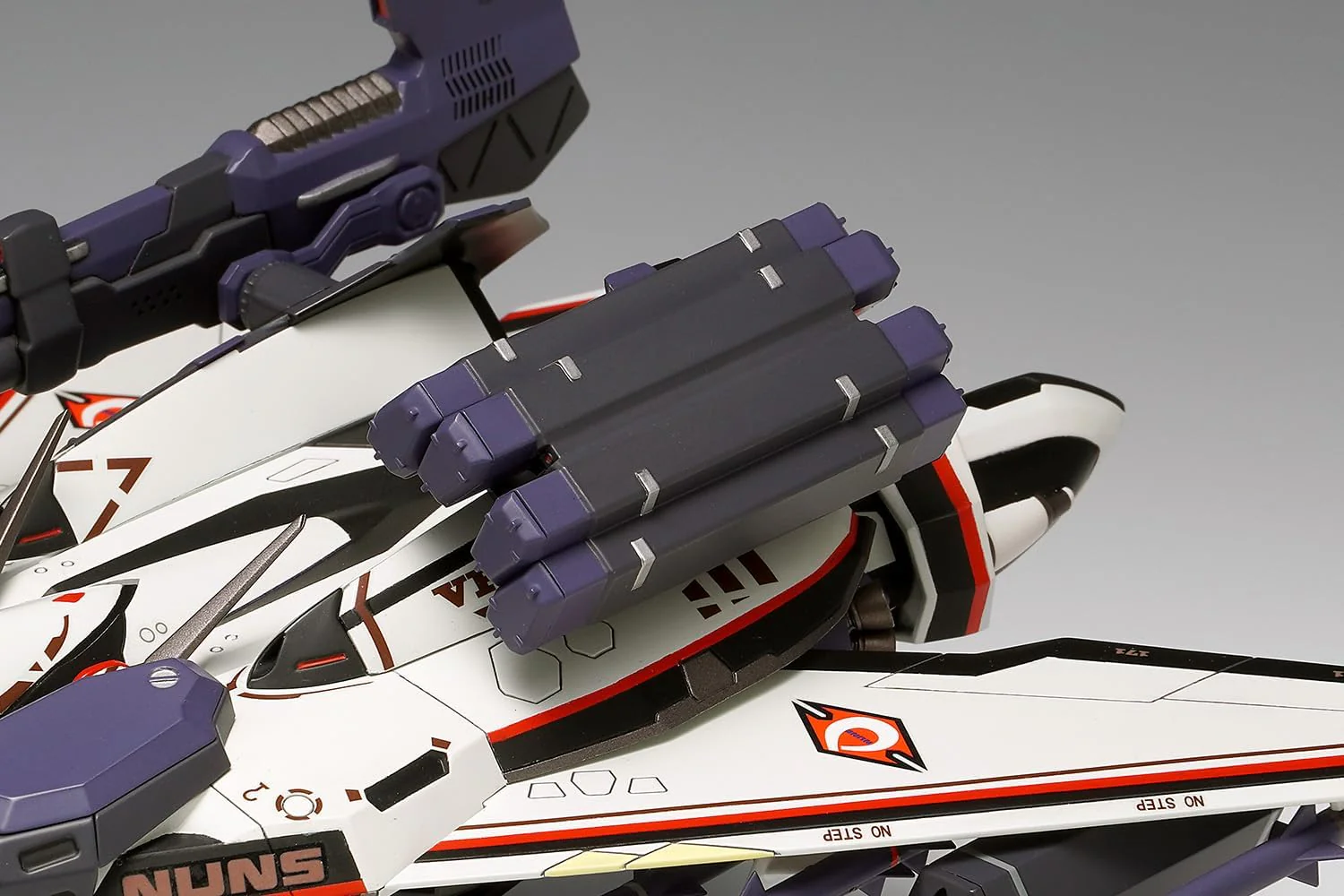 Wave MC076 1/72 Macross Frontier VF-171EX Armored Nightmare Plus Alto Machine - Image 9