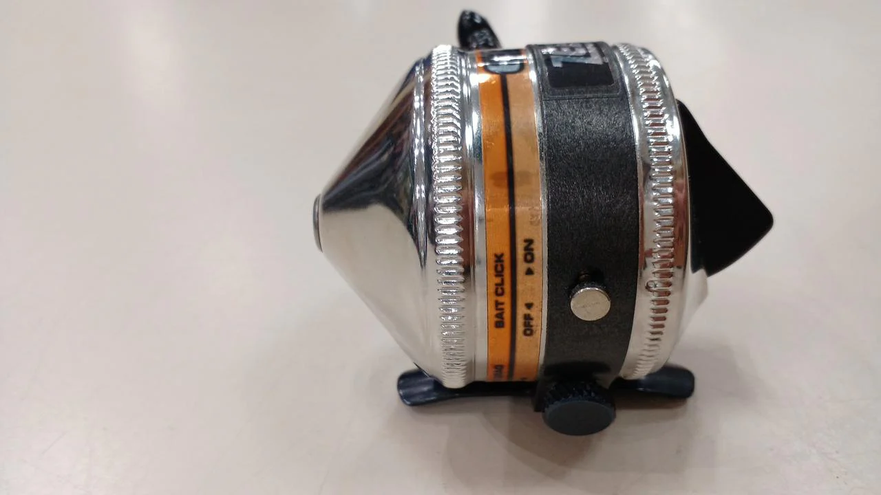 ZEBCO Old Reel 33 SPINCAST - Image 4